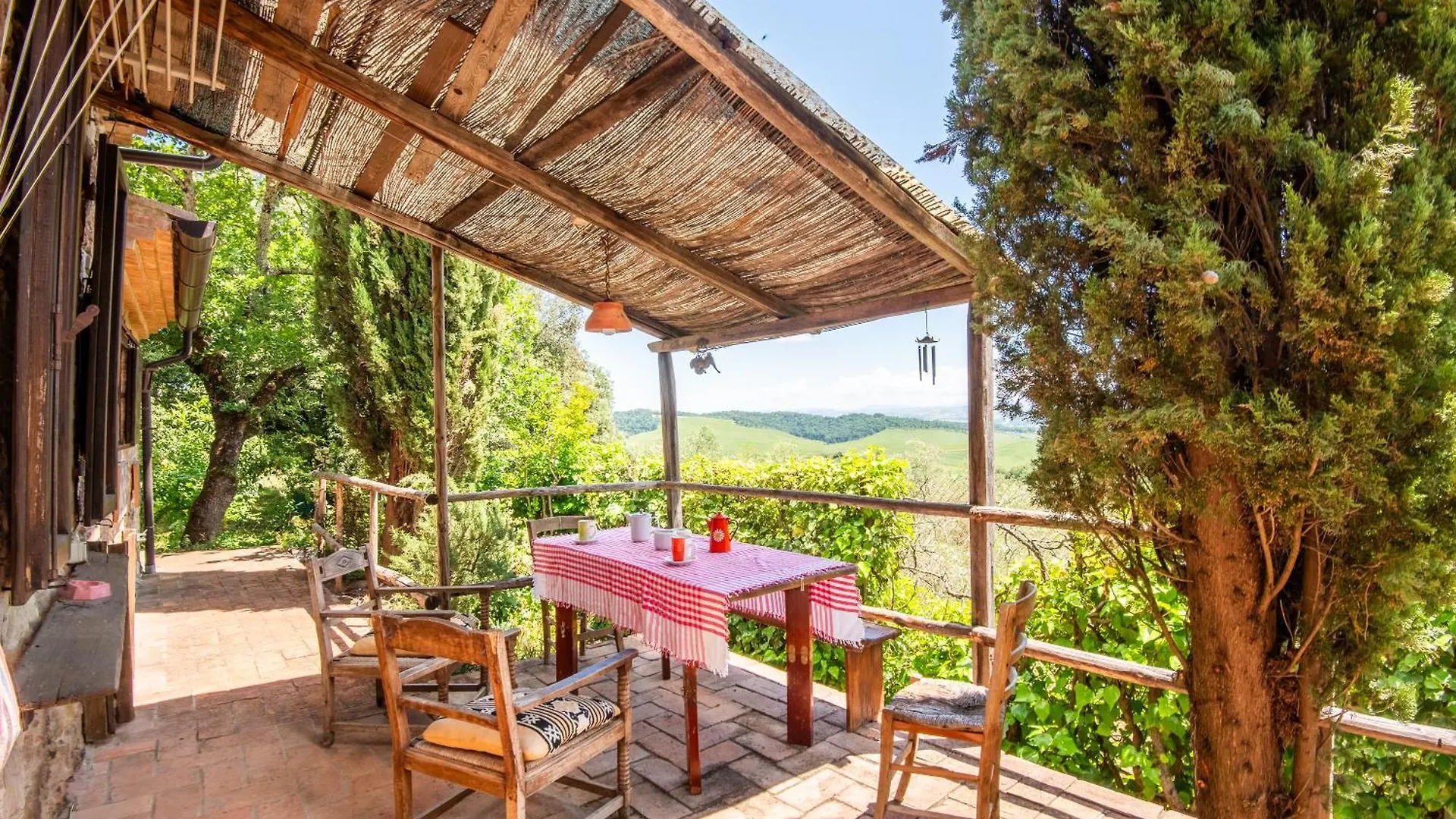 Casa Rosa A Murlo Apartment