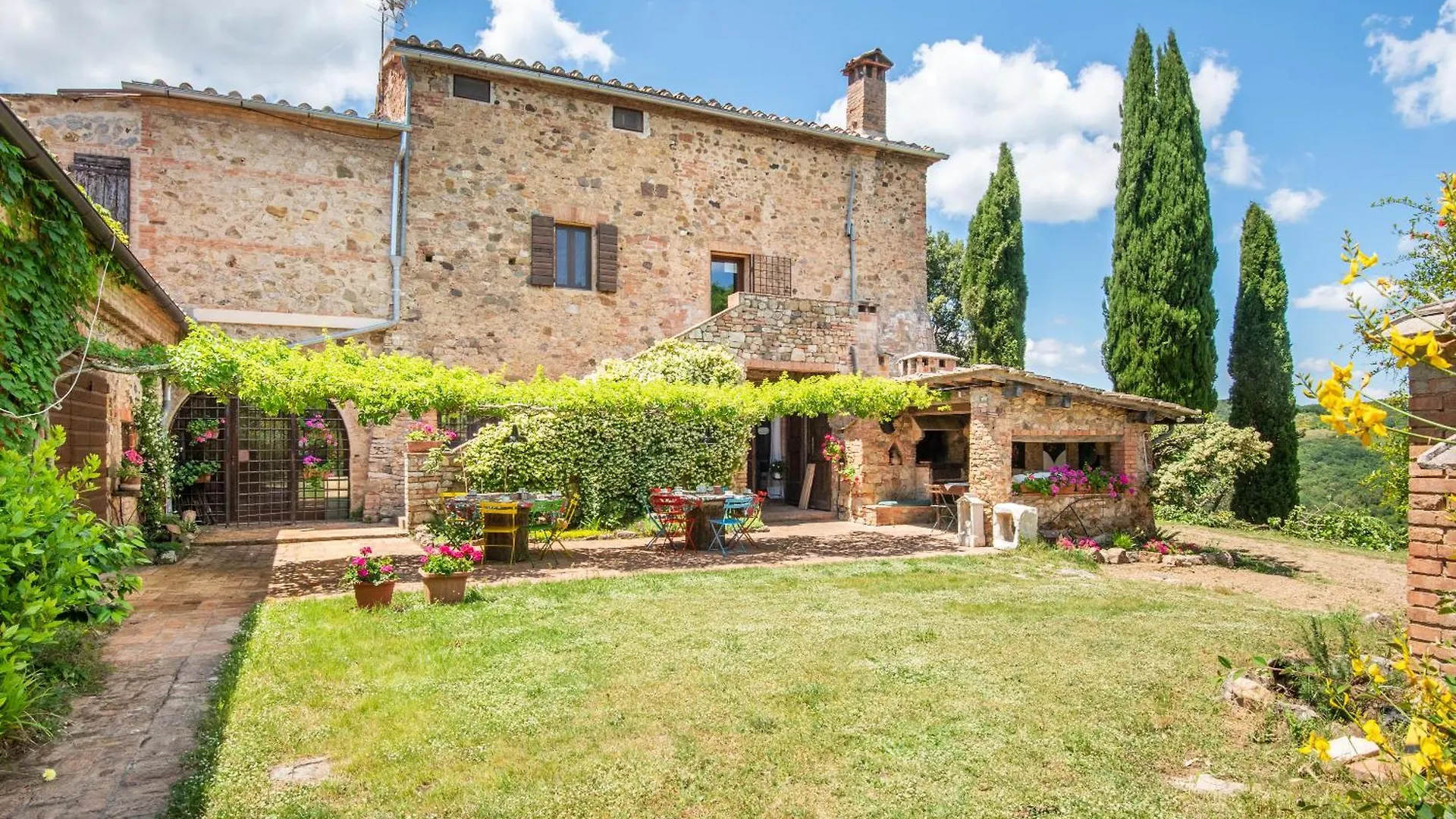 Casa Rosa A Murlo Apartment