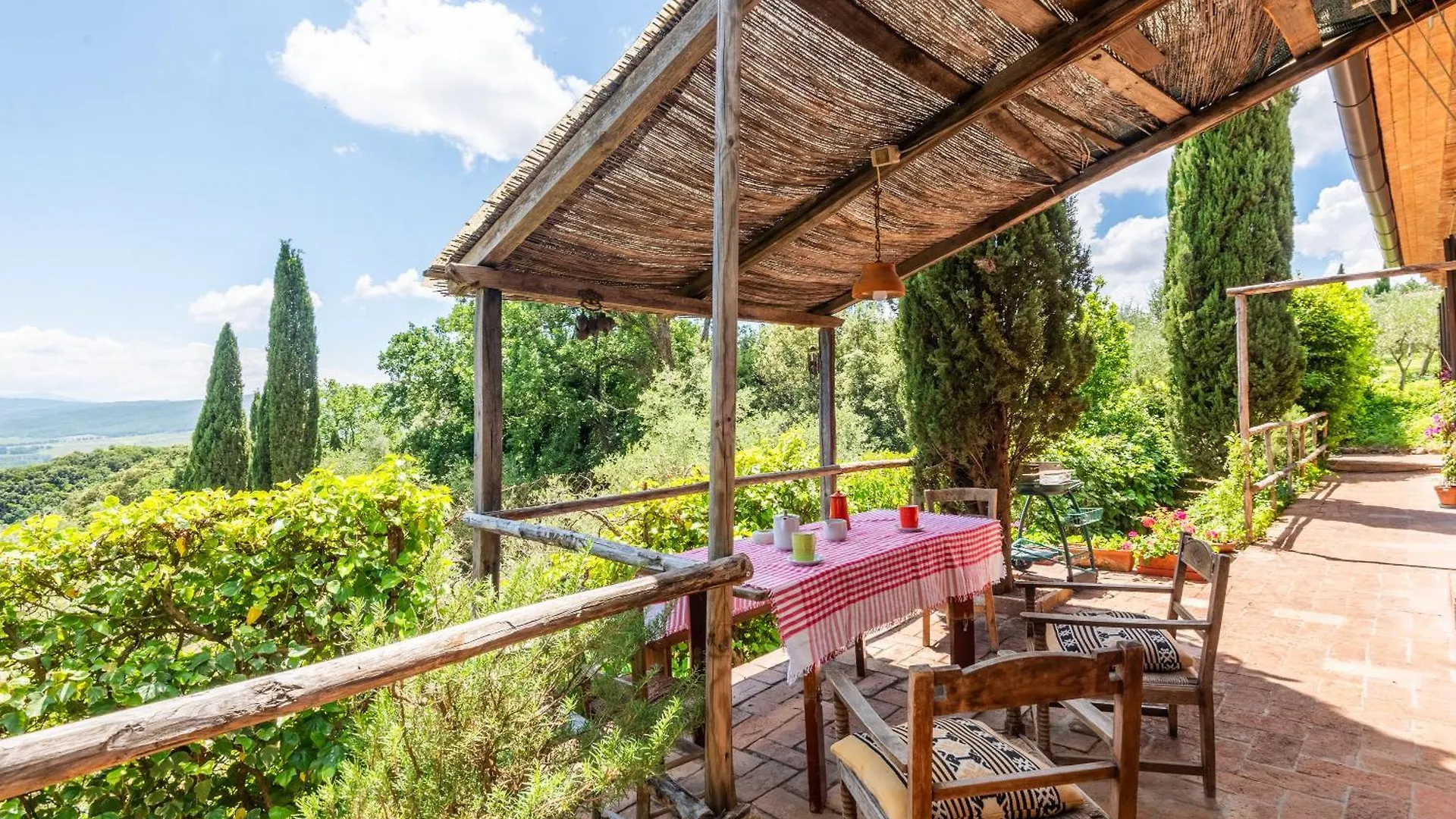 Casa Rosa A Murlo Apartment